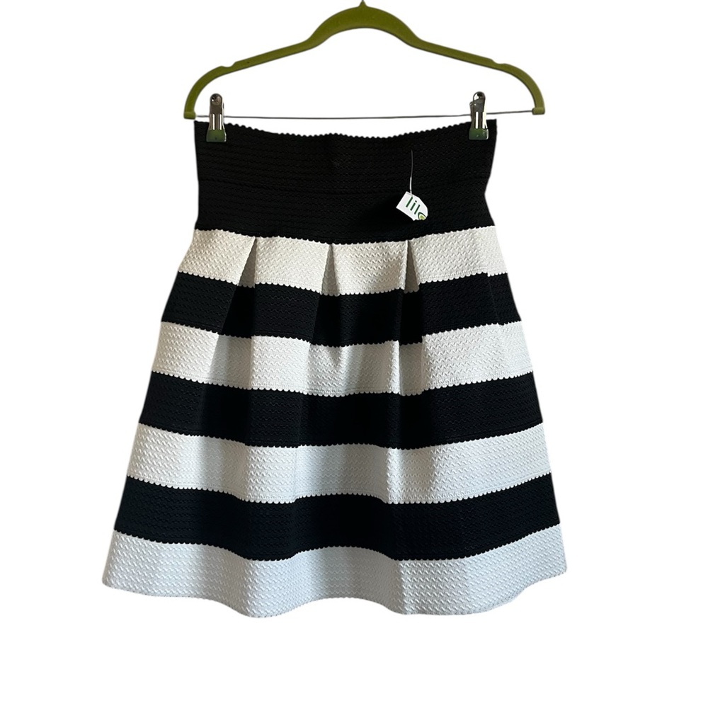 Pixie and Ivy Black and White Striped Pull on high waisted Skirt size M